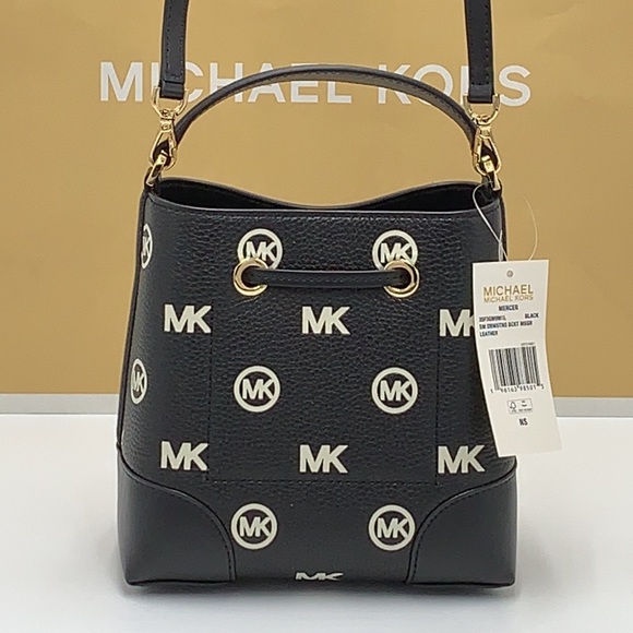 MICHAEL KORS
Mercer Small Logo Embossed Leather Bucket Bag
COLOR BLACK - Picture 6 of 16